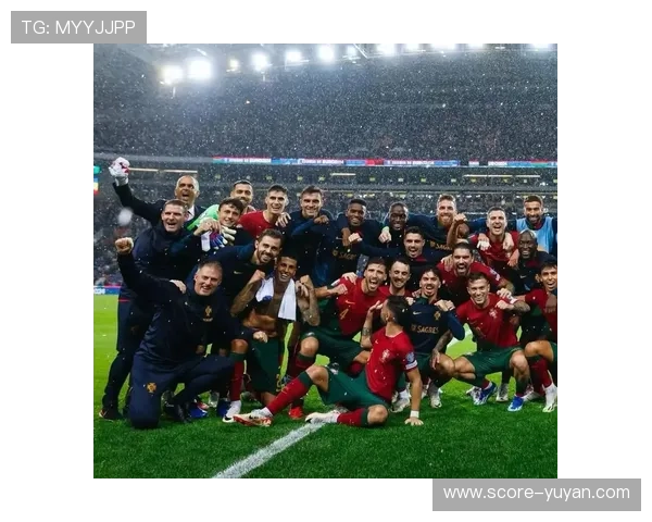 足球球星与宠物的深厚情感揭示他们生活中的另一面温暖与陪伴